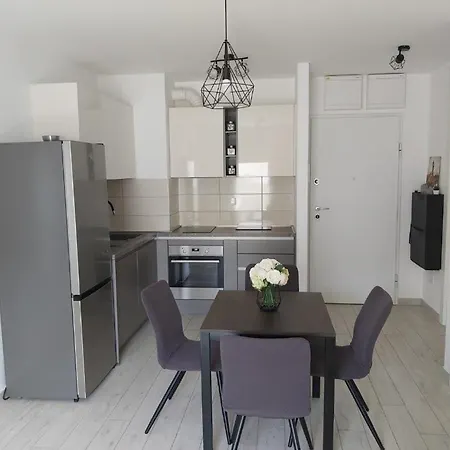 Apartman Ana Iadera With Balcony And Parking Zadar Exterior photo