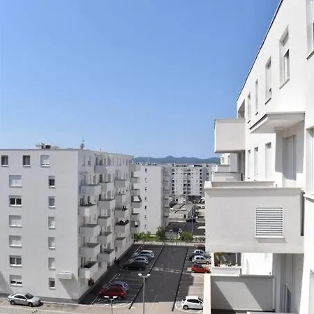 Apartman Ana Iadera With Balcony And Parking Zadar Exterior photo