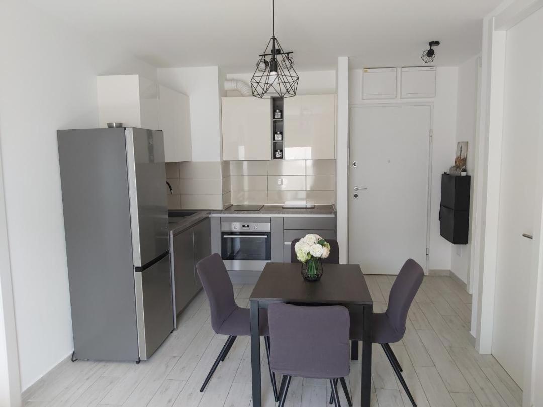 Apartment Ana Iadera With Balcony And Parking *