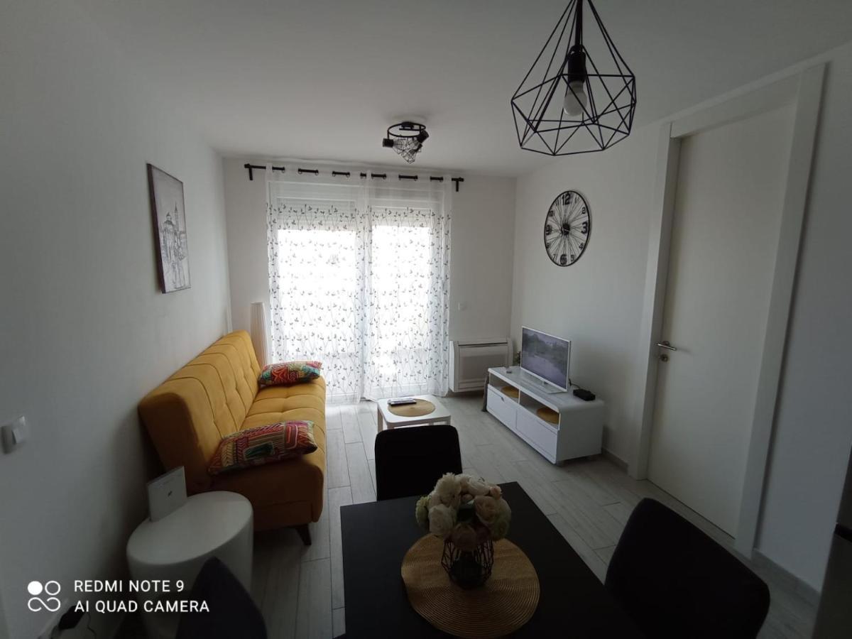 Appartamento Ana Iadera With Balcony And Parking Zara