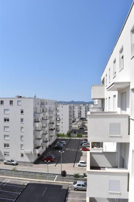 Ana Iadera With Balcony And Parking Appartamento Zara
