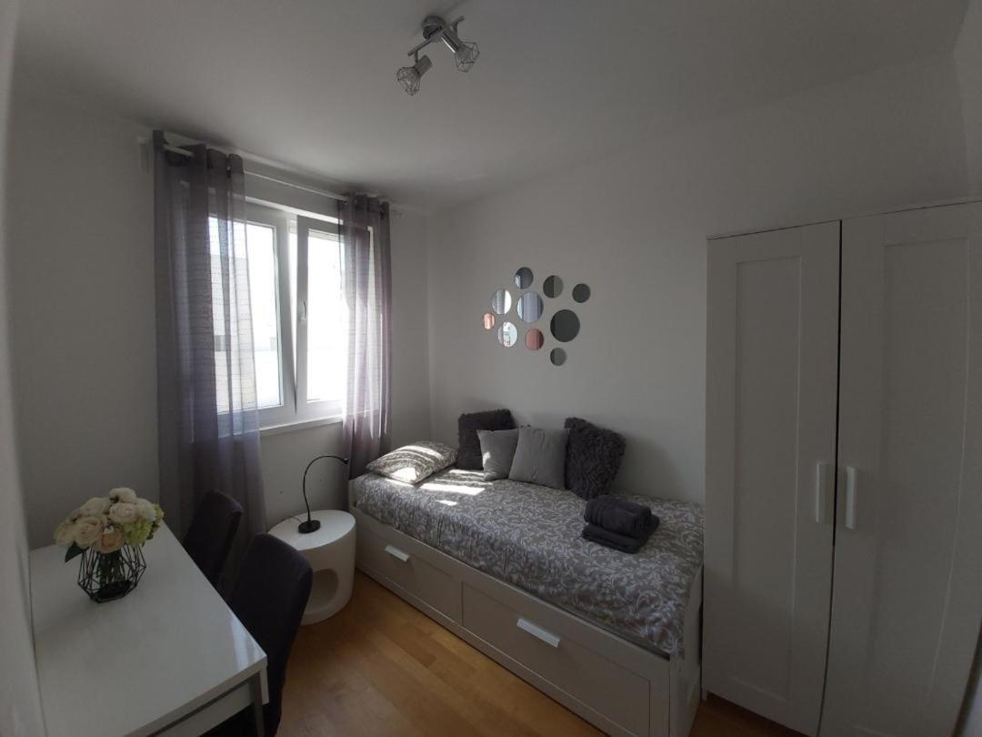 Ana Iadera With Balcony And Parking Apartment