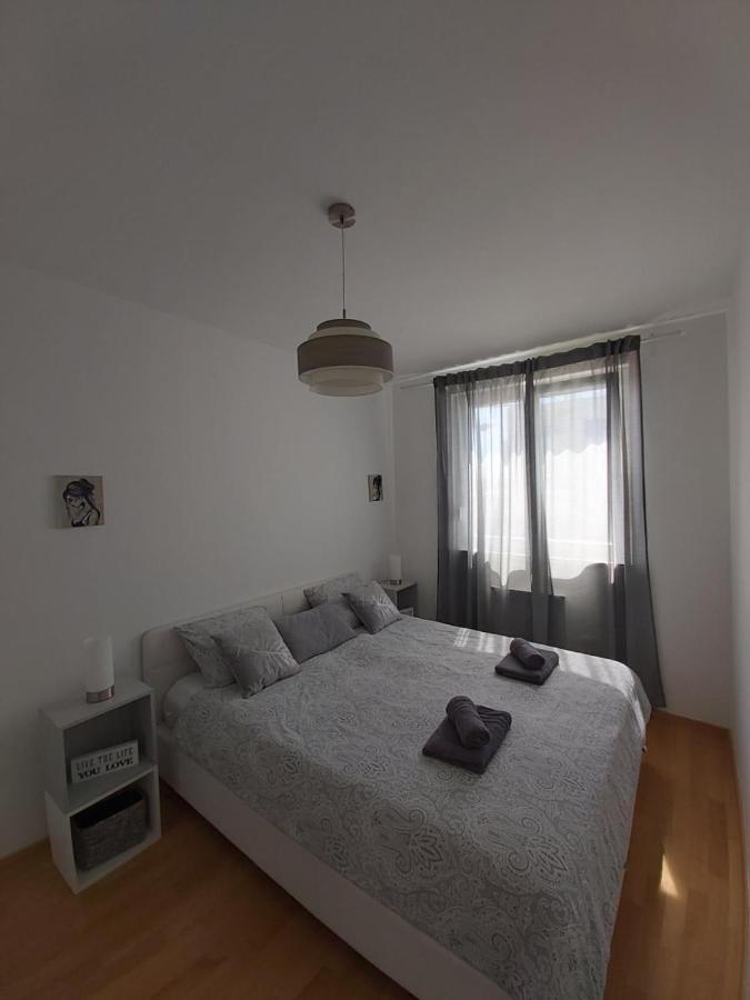 Ana Iadera With Balcony And Parking Appartamento Zara